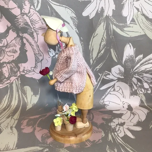 Wood by Zims Vintage Cute Old Lady Gardener Unpainted 1999 and Accessories